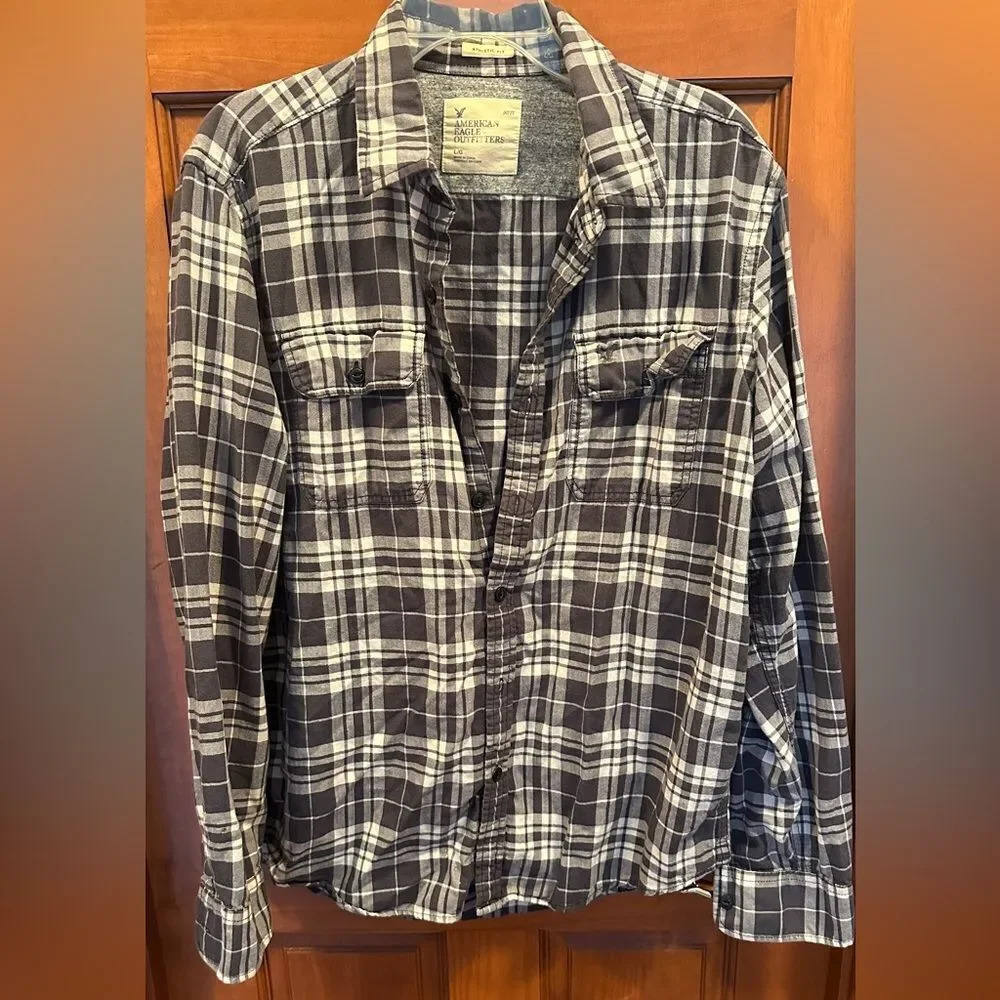 American Eagle Athletic fit size large men’s plaid button up